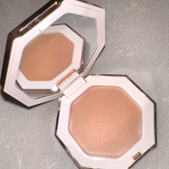 FENTY Beauty Cheeks Out Cream Bronzer in 02 “Butter Biscuit”💝 - Picture 2 of 13